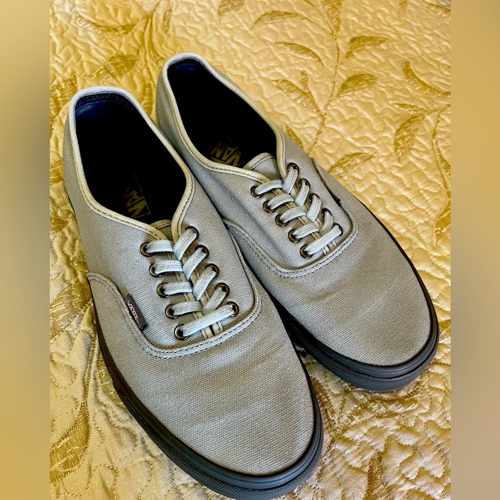 Men’s Canvas Vans Shoes.
